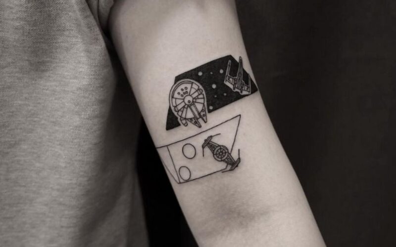 Hình xăm mini ở bắp tay cho nam