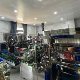 Dua may dong goi hut chan khong tram xoay vao san xuat