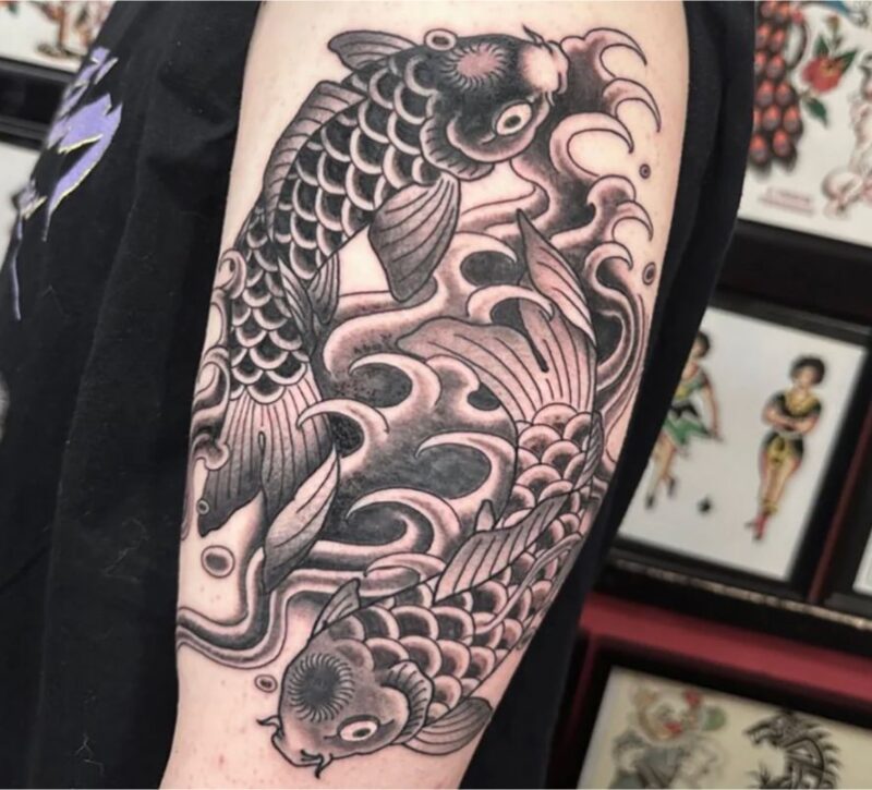 Xăm hình cá chép đen được nhiều nam giới ưa chuộng