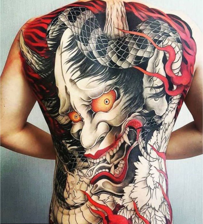 Hình xăm mặt quỷ ở lưng đẹp