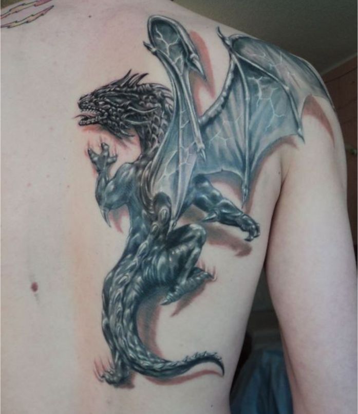 Hình xăm rồng châu Âu màu xanh đẹp