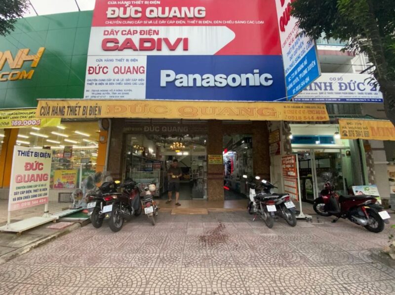 Cửa hàng thiết bị điện Đức Quang