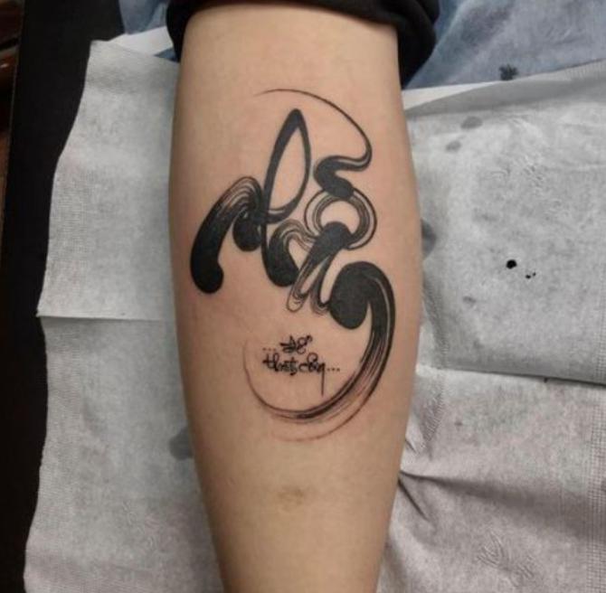 Hình xăm chữ Nhẫn ở cánh tay