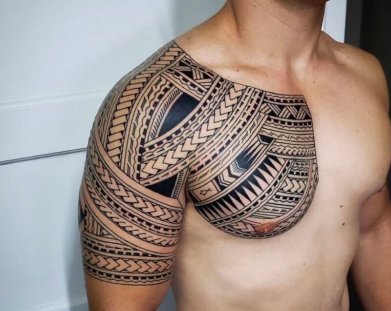 Hình xăm maori ở ngực đẹp dành cho nam